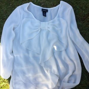 🎀 white blouse with bow 🎀